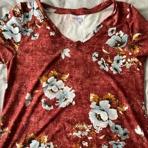 LulaRoe Christy vneck tee